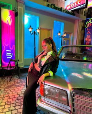 Aroob Khan Instagram - Swipe for #bukhaar bts dump 🥰
📸- @theharshphotographer
Makeup- @passirajan
Styling- @stylingbyvictor @sohail__mughal___
#aroobkhan #bayanni #rajatnagpal #trending