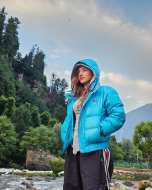 Aroob Khan Instagram - Kashmir 🫀
Kon abhi tak nhi gaya?