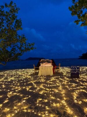 Arooba Batool Instagram - We were just kids when we fell in love♥️
#bestsurpriseever #romantic #loveofmylife #explore #anniversarydinner #explorepage #exploremore #couples #igdaily