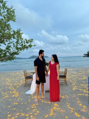 Arooba Batool Instagram - We were just kids when we fell in love♥️
#bestsurpriseever #romantic #loveofmylife #explore #anniversarydinner #explorepage #exploremore #couples #igdaily