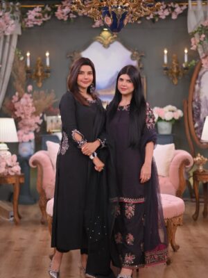 Arooba Batool Instagram - Little business I started from my small room in 3rd year of MBBS to national television 🤍
Thankyou to @arydigital.tv for inviting me and letting me talk about the one thing I’m most passionate about!🙌
#womeninbusiness #women #womenempowerwomen #explore #explorepage #morningshow #businessmindset #igdaily