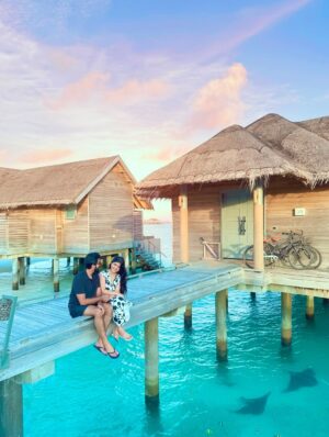 Arooba Batool Instagram - You, me & the most beautiful sunset ever🌅
Dream destination🩵
📍Maldives
#maldives #sunset #mostbeautiful #couples #couplestravelgoals #dreamdestination #maldiveslovers #igdaily