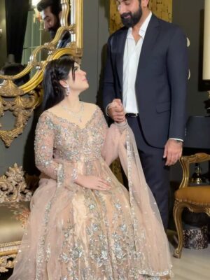 Arooba Batool Instagram - Desi cinderella with her prince @iismohad 🤴👸
Dress : @tabya_official
Makeup : @themakeupstudiobysehrish
#couplegoals #marriedcouple #shadi #weddinglook #wedding #valima #explore #exploremoreً #inlove #husbandandwife #lifepartner #igdaily