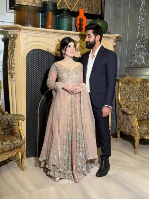 Arooba Batool Instagram - Desi cinderella with her prince @iismohad 🤴👸
Dress : @tabya_official
Makeup : @themakeupstudiobysehrish
#couplegoals #marriedcouple #shadi #weddinglook #wedding #valima #explore #exploremoreً #inlove #husbandandwife #lifepartner #igdaily