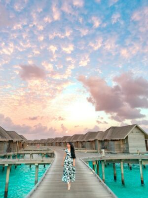 Arooba Batool Instagram - You, me & the most beautiful sunset ever🌅
Dream destination🩵
📍Maldives
#maldives #sunset #mostbeautiful #couples #couplestravelgoals #dreamdestination #maldiveslovers #igdaily