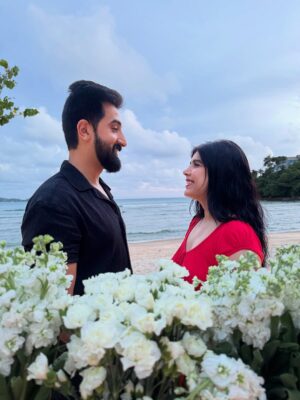 Arooba Batool Instagram - We were just kids when we fell in love♥️
#bestsurpriseever #romantic #loveofmylife #explore #anniversarydinner #explorepage #exploremore #couples #igdaily