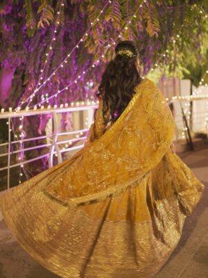 Arooba Batool Instagram - Sangeet night 💛💛💛
Dress : @dastaanbyek
Makeup : @717.salon
#sangeet #mehendi #sangeetnight #explore #explorepage #shadi #mehendilook #igdaily