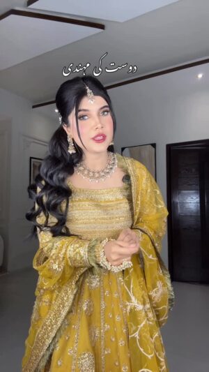 Arooba Batool Instagram - Meri zindagi or sath main meri dost kee mehendi💛
Outfit : @erumkhancouture
#shadi #weddings #wedding #mehendi #sangeet #explore #reels #wedding #sangeetnight