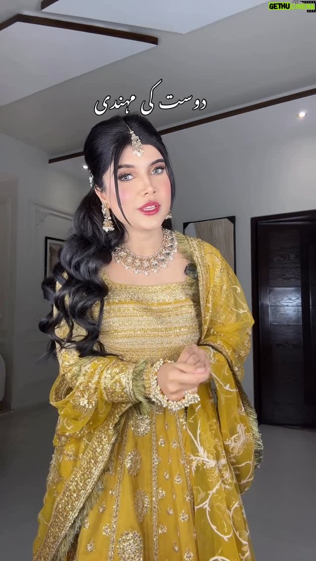 Arooba Batool - 26.9K Likes - Meri zindagi or sath main meri dost kee mehendi💛

Outfit : @erumkhancouture 

#shadi #weddings #wedding #mehendi #sangeet #explore #reels #wedding #sangeetnight