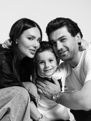Arpi Gabrielyan Instagram - Սիրում ենք քեզ անվերջ, մեր փոքրիկ հերոս… 🤍
Շնորհավոր տոնդ ✨
@infini_photostudio 📸