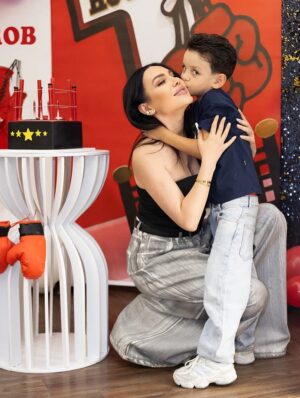 Arpi Gabrielyan Instagram - Իմ սրտի մի մաս , իմ կյանքի ամենաուժեղ լույս…
Երբ ինձ գրկում ես, չես պատկերացնում թե ինչ եմ զգում , դու՝ դու ինձ փրկում ես անգամ այն պահերին, երբ ես ինքս ինձ փրկել չեմ կարողանում… @robert__tsarukyan 🤍
