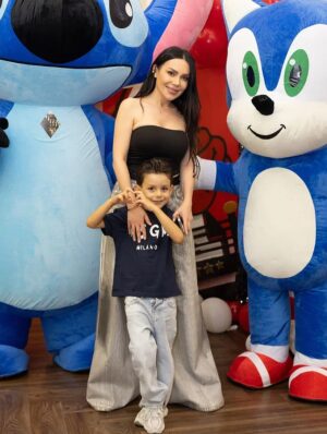 Arpi Gabrielyan Instagram - Իմ սրտի մի մաս , իմ կյանքի ամենաուժեղ լույս…
Երբ ինձ գրկում ես, չես պատկերացնում թե ինչ եմ զգում , դու՝ դու ինձ փրկում ես անգամ այն պահերին, երբ ես ինքս ինձ փրկել չեմ կարողանում… @robert__tsarukyan 🤍