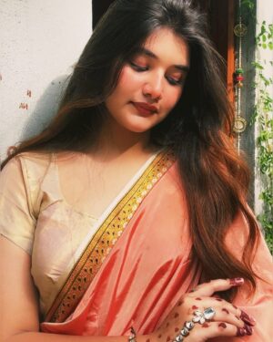 Arpita Matta Instagram - 🤍🍂🌺..
