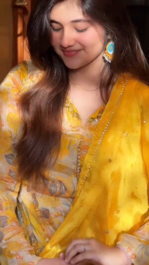 Arpita Matta Instagram - Watch till the end 👀💛
#love #trendingreels #reels #teamappu23 #viral #viralvideos #instagood #reelitfeelit #trending #instagram #punecity #pune #mumbaikar #mumbai #ahemadnagarkar #ahiliyanagari #shrirampurkar #maharashtra #nashik #nagar #explorepage✨