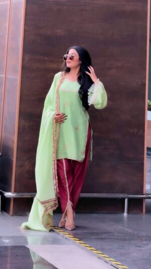 Arshiya Makkar Instagram - 🤭
wearing @the.feminacreations 💘
#reels #reelsinstagram