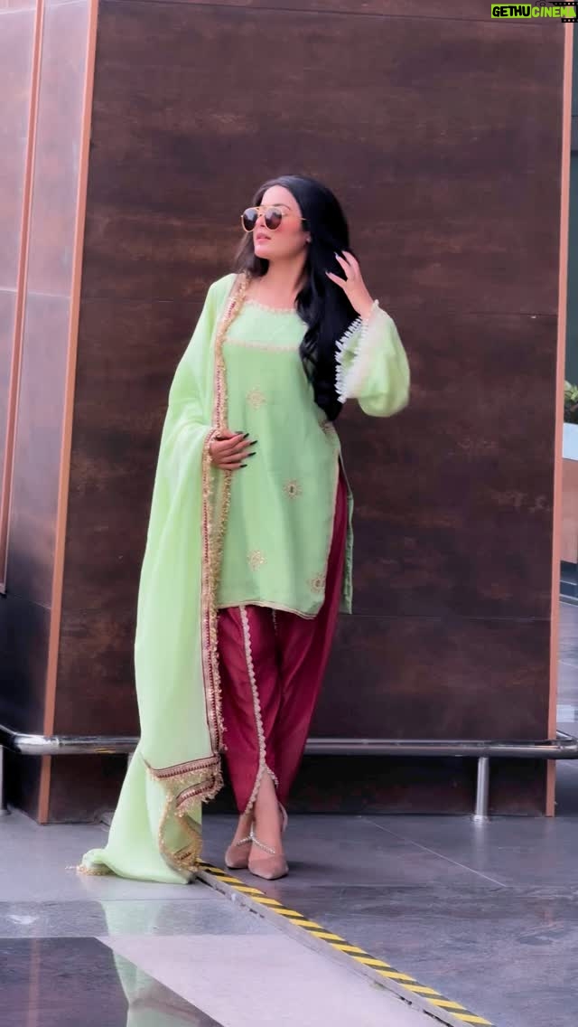 Arshiya Makkar - 24.5K Likes - 🤭
wearing @the.feminacreations 💘

#reels #reelsinstagram