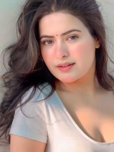 Arshiya Makkar Most Liked Photos and Posts