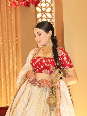 Arshiya Makkar Instagram - 🌝❤️
#instagram #post #wedding #lehenga #trending