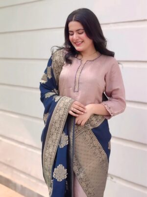 Arshiya Makkar Instagram - ਜਿੱਥੇ ਕੋਈ ਨਹੀ ਖੜ ਦਾ, ਤੇਰੇ ਲਈ ਉਥੇ ਖੜ ਦੇ ਆ..
ਅਸੀ ਤੈਨੂੰ ਪਿਆਰ ਨਹੀ ਕਰਦੇ, ਮੁਹੱਬਤ ਕਰਦੇ ਆ ❤️
#instagram #post #suit #trending