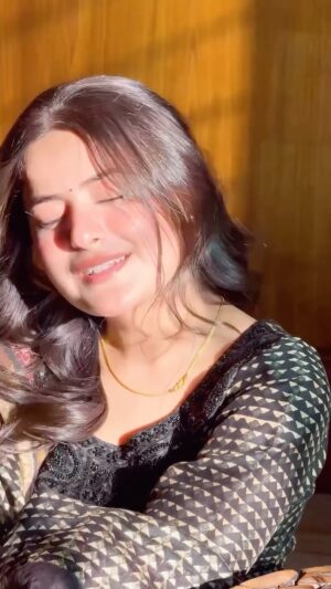 Arshiya Makkar Instagram - mein phir bhi tumko chahunga 🧿💘
#reels #reelsinstagram