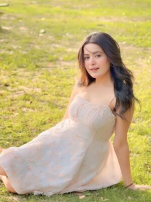 Arshiya Makkar Instagram - the world around you is beautiful when the world within you is peaceful 🤍
wearing @a.and.a.by.simran 🌸
#instagram #post #trending #peace