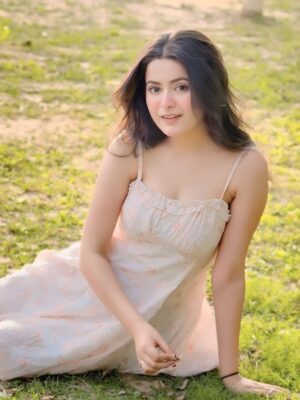Arshiya Makkar Instagram - the world around you is beautiful when the world within you is peaceful 🤍
wearing @a.and.a.by.simran 🌸
#instagram #post #trending #peace