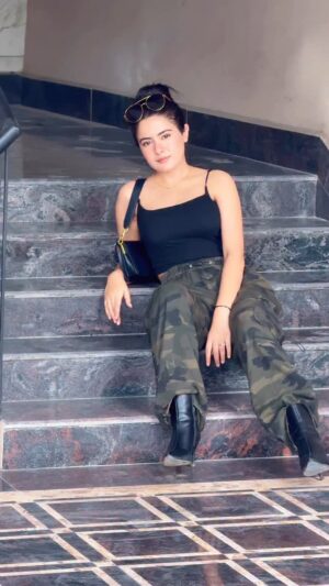 Arshiya Makkar Instagram - 😉
#reels #reelsinstagram