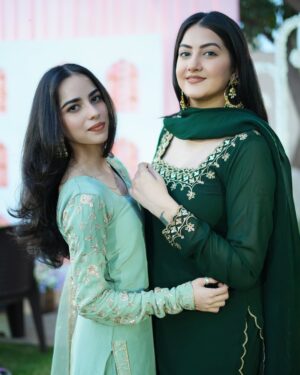 Arshreet Kaur Instagram - Mehndi 💚