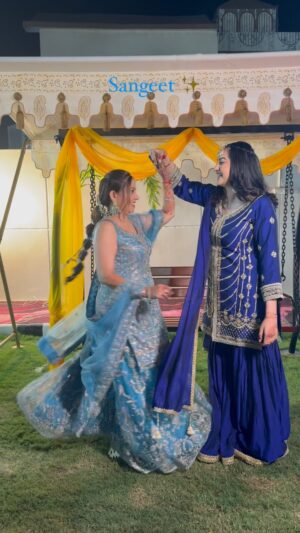 Arshreet Kaur Instagram - Me & my mommy ✨❤️ @bindu.narula.507 🕺🏻
