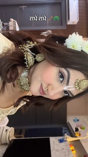 Arshreet Kaur Instagram - Thanks to My husband for giving the guest appearance, in my video 🦚 @mr_mrs.narula
.
.
.
.
.
#trending #janmashtami #krishna #radha #video #reelitfeelit #narula 🪽