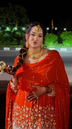 Arshreet Kaur Instagram - Makeup @inderkaurmakeup
Mehndi @royal_mehndi_arts 🐥