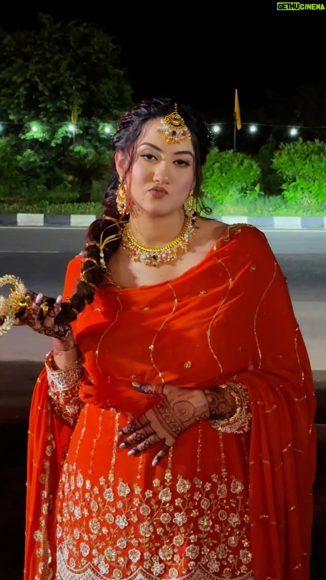 Arshreet Kaur - 100.7K Likes - Makeup @inderkaurmakeup 
Mehndi @royal_mehndi_arts 🐥