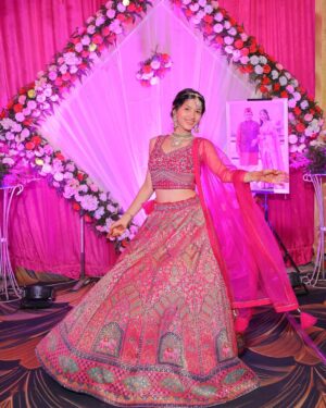 Arti Chaudhary Instagram - aur g kaise ho app🤓😝🫶💯..
#traditional is love g🕊️..
.
.
.
Outfit from @fashion_by_rashmi_ 🫶..
.
.
.
#fashion #photoshoot #artichaudhary1056 #traditional #outfits #shadi #girls #tradionalwear #fashionwear #lehenga #choli #besttimeoftheyear #viralpost #outfits #trending #explore #indianwear #ethenic #ethenicwear #indian #desiner #trendingnow 🫶
