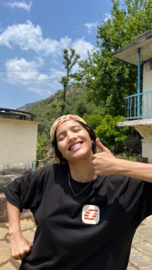 Arti Chaudhary Instagram - Ky apko yeah paat tha ? 🧐brush ninja technique 🥳..
@artichaudhary1056 🕊️..
FULL VLOG ON MY YOUTUBE 😝.
ARTI CHAUDHARY
.
.
.
.
.
#artians #artichaudhary1056 #phadigirl #uttrakhand #reelkarofeelkaro❤ #explore #viral #uttrakhandnoni #phadigirl❤️ #reelitfeelit ♥️#viralpost #indian #best #home #villagelifestyle #village