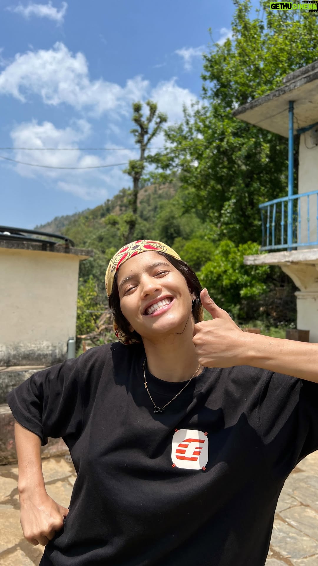 Arti Chaudhary - 137.5K Likes - Ky apko yeah paat tha ? 🧐brush ninja technique 🥳..
@artichaudhary1056 🕊️..
FULL VLOG ON MY YOUTUBE 😝.
ARTI CHAUDHARY 
.
.
.
.
.
#artians #artichaudhary1056 #phadigirl #uttrakhand #reelkarofeelkaro❤ #explore #viral #uttrakhandnoni #phadigirl❤️ #reelitfeelit ♥️#viralpost #indian #best #home #villagelifestyle #village