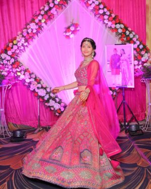 Arti Chaudhary Instagram - aur g kaise ho app🤓😝🫶💯..
#traditional is love g🕊️..
.
.
.
Outfit from @fashion_by_rashmi_ 🫶..
.
.
.
#fashion #photoshoot #artichaudhary1056 #traditional #outfits #shadi #girls #tradionalwear #fashionwear #lehenga #choli #besttimeoftheyear #viralpost #outfits #trending #explore #indianwear #ethenic #ethenicwear #indian #desiner #trendingnow 🫶