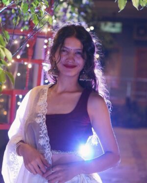 Arti Chaudhary Instagram - Oie 👀ase mt dheko follow krke jao 👊🏻😂😂
@artichaudhary1056 🕊️..
.
.
Outfit from @impressionby_tanvigarg 🫶..
.
.
.
#artichaudhary1056 #artians #postoftheday #trending #weding #traditionaloutfit #outfitoftheday #viralpost #like #cmmnt 🫶 #dheradun #indian 🫶
