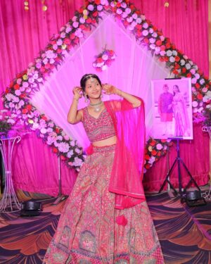 Arti Chaudhary Instagram - aur g kaise ho app🤓😝🫶💯..
#traditional is love g🕊️..
.
.
.
Outfit from @fashion_by_rashmi_ 🫶..
.
.
.
#fashion #photoshoot #artichaudhary1056 #traditional #outfits #shadi #girls #tradionalwear #fashionwear #lehenga #choli #besttimeoftheyear #viralpost #outfits #trending #explore #indianwear #ethenic #ethenicwear #indian #desiner #trendingnow 🫶