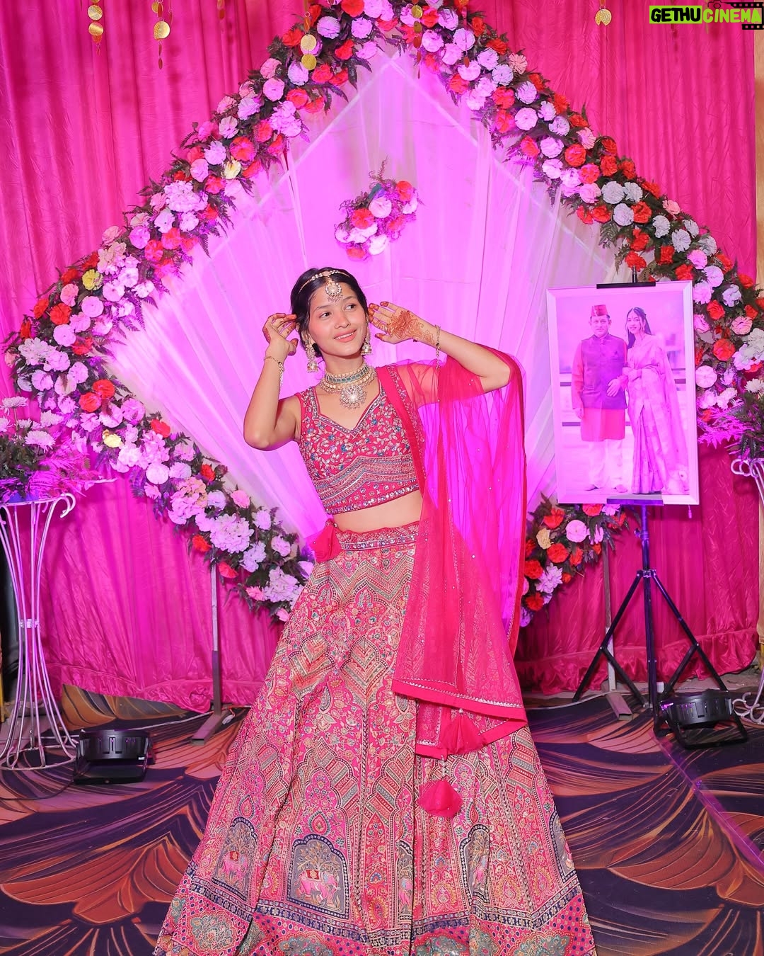 Arti Chaudhary - 93.1K Likes - aur g kaise ho app🤓😝🫶💯..
#traditional is love g🕊️..
.
.
.
Outfit from @fashion_by_rashmi_ 🫶..
.
.
.
#fashion #photoshoot #artichaudhary1056 #traditional #outfits #shadi #girls #tradionalwear #fashionwear #lehenga #choli #besttimeoftheyear #viralpost #outfits #trending #explore #indianwear #ethenic #ethenicwear #indian #desiner #trendingnow 🫶