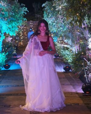 Arti Chaudhary Instagram - Oie 👀ase mt dheko follow krke jao 👊🏻😂😂
@artichaudhary1056 🕊️..
.
.
Outfit from @impressionby_tanvigarg 🫶..
.
.
.
#artichaudhary1056 #artians #postoftheday #trending #weding #traditionaloutfit #outfitoftheday #viralpost #like #cmmnt 🫶 #dheradun #indian 🫶