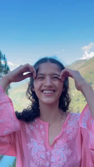 Arti Chaudhary Instagram - TREND IN #phadistyle 😍💯🌻..
@artichaudhary1056
.
.
.
.#artichaudhary1056 #artians #trending #reelkarofeelkaro #dance 🫶