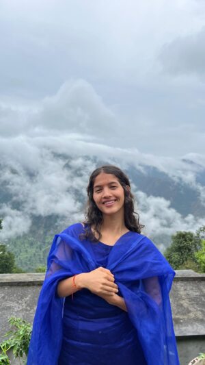 Arti Chaudhary Instagram - Av soch rahi hu baata he du mummy ko🤓hmare baare mein😝..
@artichaudhary1056 🕊️..
.
.
BEAUTIFUL SUIT FROM @shahivirsa 🫶
.
.
#artichaudhary1056 #dance #video #viralvideos #explore #trending 🫶