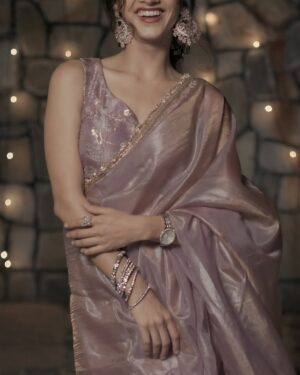 Arti Chaudhary Instagram - App bhii * MUSKURAO 😊g….
@artichaudhary1056 🕊️..
.
.
BEAUTIFUL SARE FROM @antiquefashion.net_ 🫶 ..
.
credits 📸 :- @cupidlovestories
.
.
#artichaudhary1056 #artians #sare #traditional #love #sareelove #girl #outfit #viralpost #sadi #post #explore #instalike 🫶#uk #nepal #assam #uk07 #weddingvibes 🫶