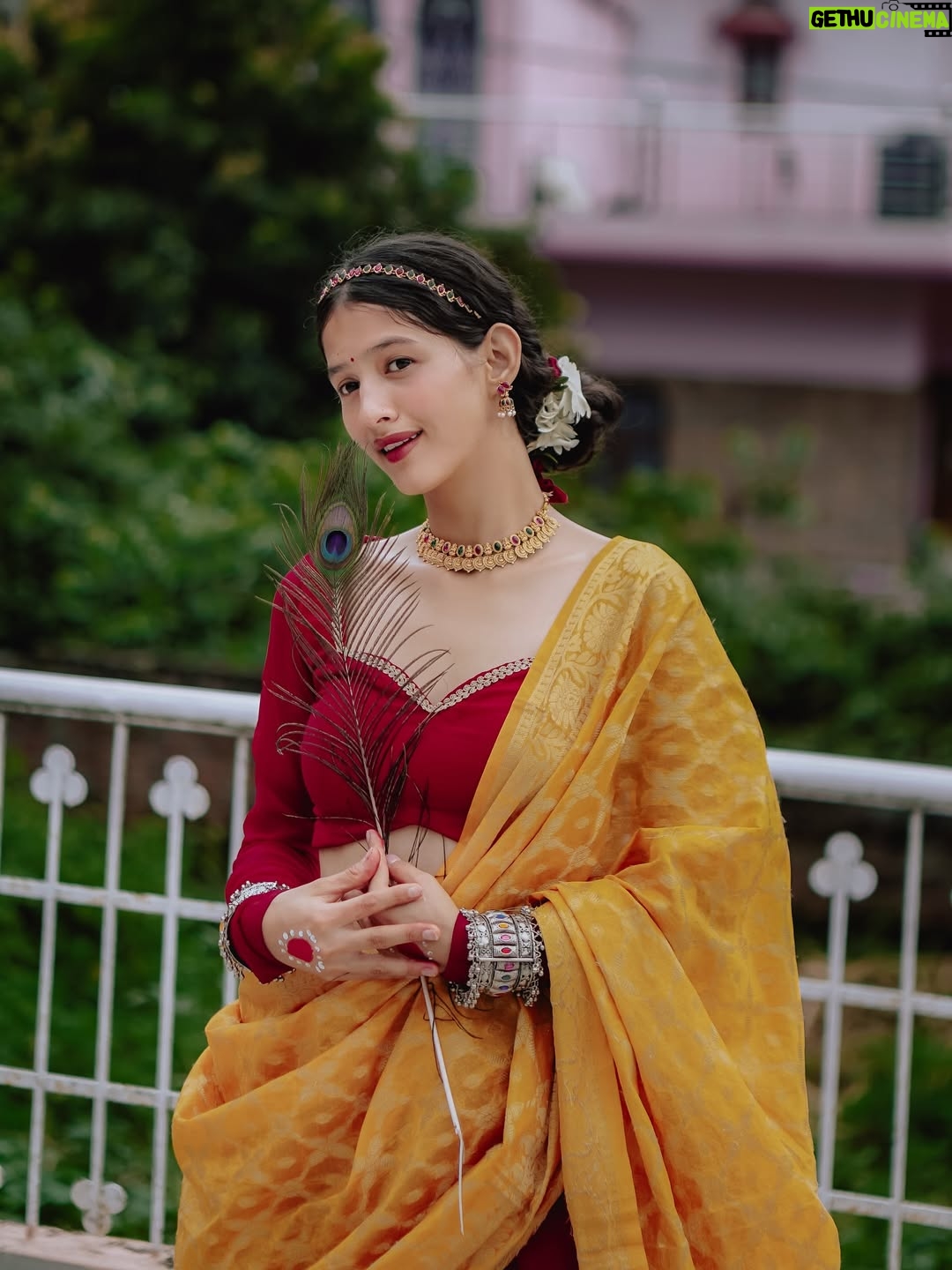 Arti Chaudhary - 103.3K Likes - HEY SMILE 😊 U LOOK BEAUTIFUL 💯🫶..
@artichaudhary1056 🕊️..
.
.
.
🎨 @edittbyjai 
.
.
.
.
#artichaudhary1056 #artians #radhakrishn #radharani #look #traditional #outfitoftheday #explore #viralpost #janmastami #special #girl #outfitoftheday #explore #photooftheday 🫶