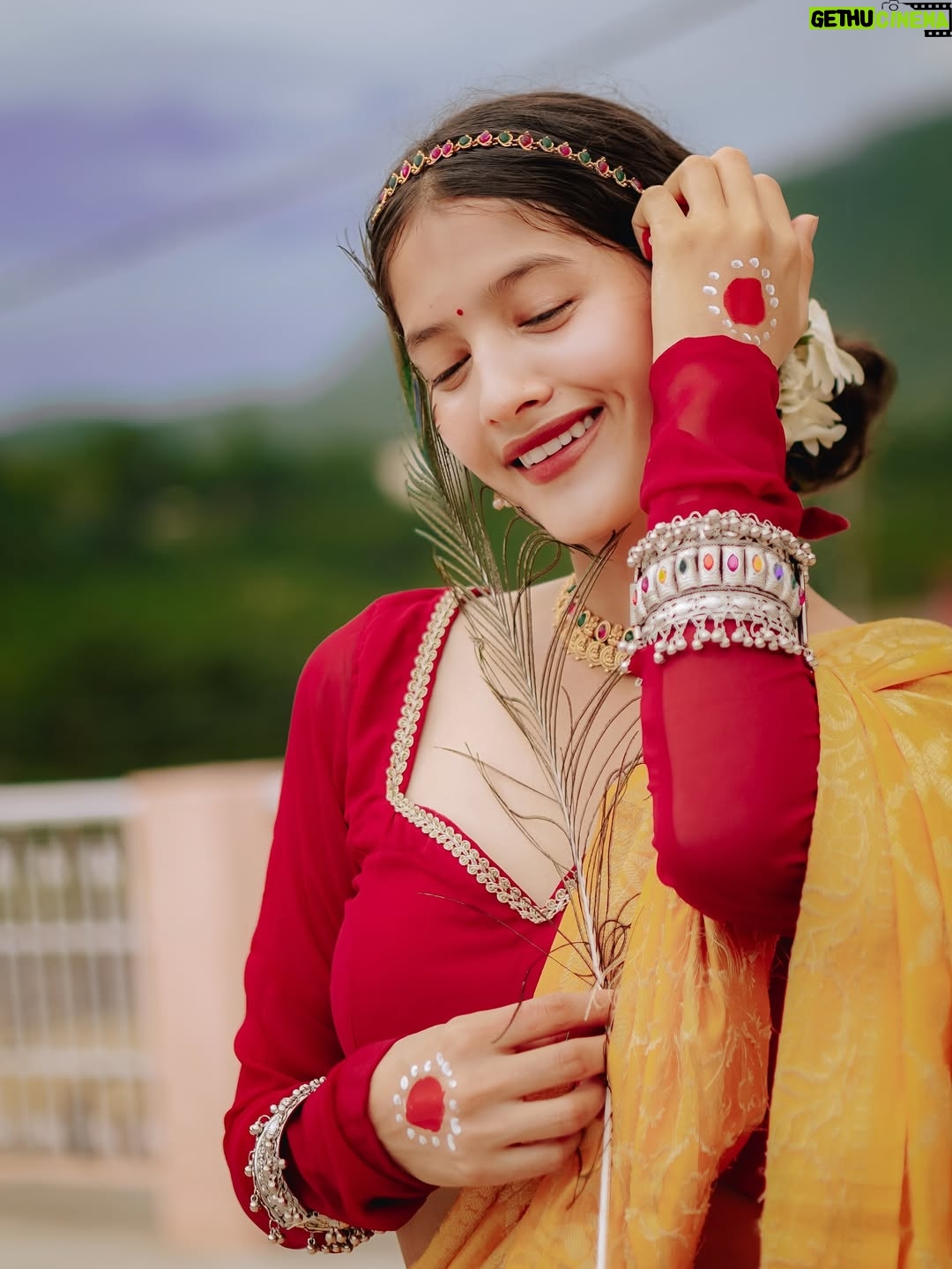 Arti Chaudhary - 103.3K Likes - HEY SMILE 😊 U LOOK BEAUTIFUL 💯🫶..
@artichaudhary1056 🕊️..
.
.
.
🎨 @edittbyjai 
.
.
.
.
#artichaudhary1056 #artians #radhakrishn #radharani #look #traditional #outfitoftheday #explore #viralpost #janmastami #special #girl #outfitoftheday #explore #photooftheday 🫶