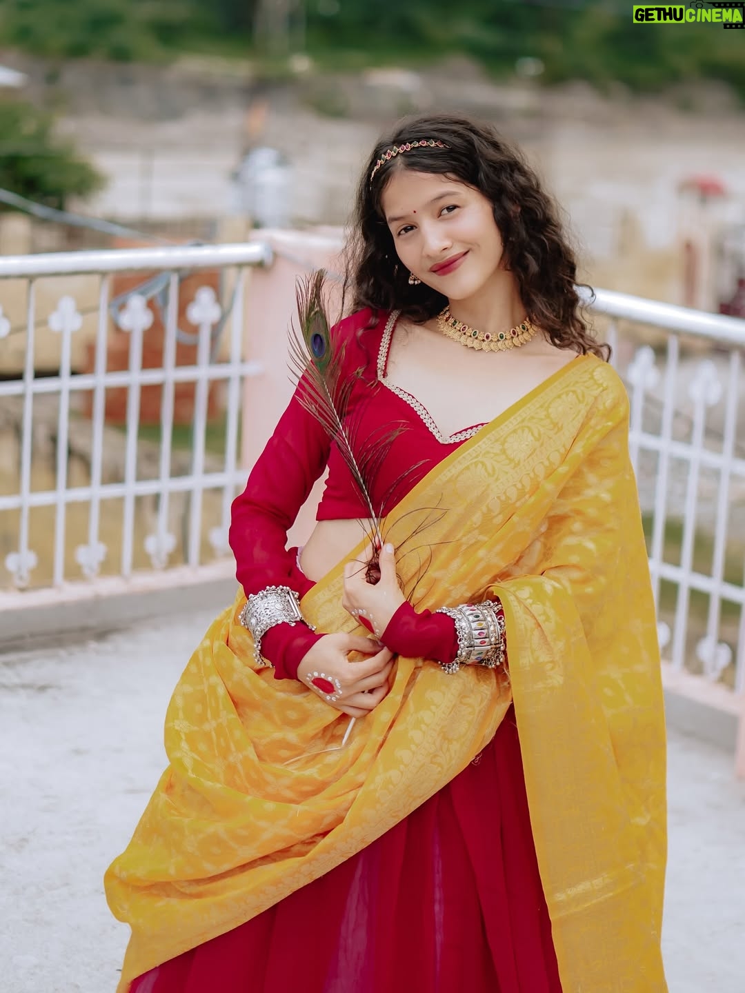 Arti Chaudhary - 103.3K Likes - HEY SMILE 😊 U LOOK BEAUTIFUL 💯🫶..
@artichaudhary1056 🕊️..
.
.
.
🎨 @edittbyjai 
.
.
.
.
#artichaudhary1056 #artians #radhakrishn #radharani #look #traditional #outfitoftheday #explore #viralpost #janmastami #special #girl #outfitoftheday #explore #photooftheday 🫶