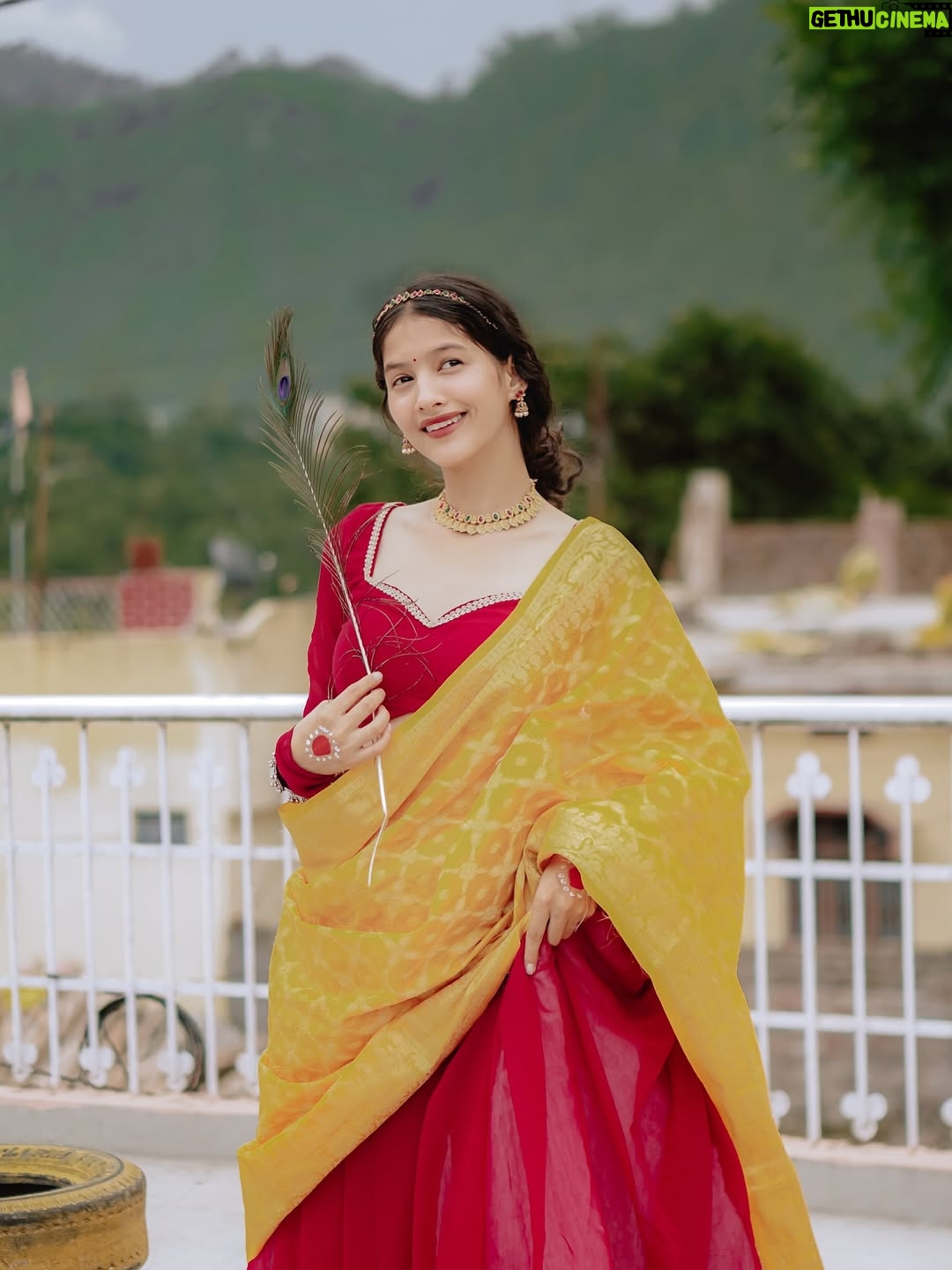 Arti Chaudhary - 103.3K Likes - HEY SMILE 😊 U LOOK BEAUTIFUL 💯🫶..
@artichaudhary1056 🕊️..
.
.
.
🎨 @edittbyjai 
.
.
.
.
#artichaudhary1056 #artians #radhakrishn #radharani #look #traditional #outfitoftheday #explore #viralpost #janmastami #special #girl #outfitoftheday #explore #photooftheday 🫶