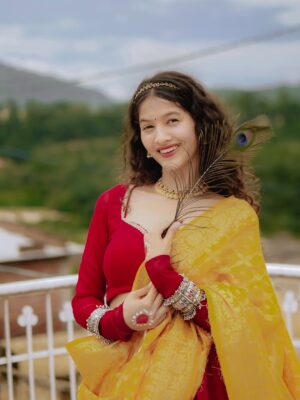 Arti Chaudhary Instagram - HEY SMILE 😊 U LOOK BEAUTIFUL 💯🫶..
@artichaudhary1056 🕊️..
.
.
.
🎨 @edittbyjai
.
.
.
.
#artichaudhary1056 #artians #radhakrishn #radharani #look #traditional #outfitoftheday #explore #viralpost #janmastami #special #girl #outfitoftheday #explore #photooftheday 🫶