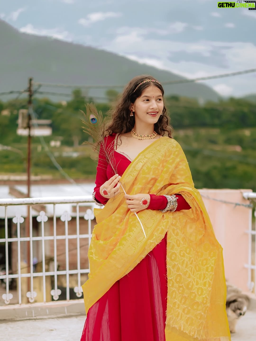 Arti Chaudhary - 103.3K Likes - HEY SMILE 😊 U LOOK BEAUTIFUL 💯🫶..
@artichaudhary1056 🕊️..
.
.
.
🎨 @edittbyjai 
.
.
.
.
#artichaudhary1056 #artians #radhakrishn #radharani #look #traditional #outfitoftheday #explore #viralpost #janmastami #special #girl #outfitoftheday #explore #photooftheday 🫶