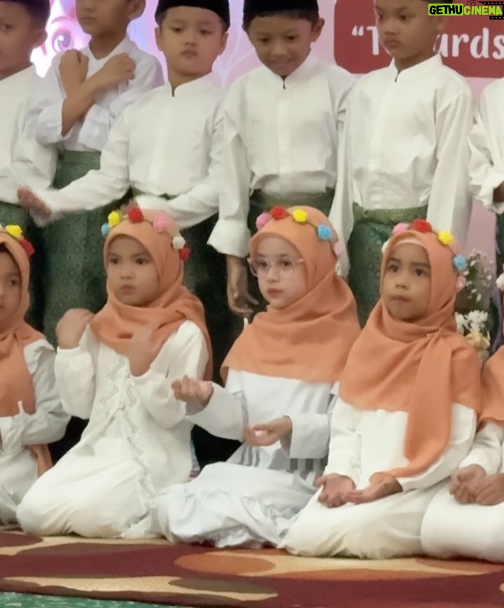 Aryani Fitriana - 43.8K Likes - Khataman & Tasyakuran @aleiastridromeesa hari ini..
Alhamdulillah anak gadis mama mau masuk SD tahun ini. Love you sayangku 🤍
#aryanifitriana #aleiaastridromeesahaub